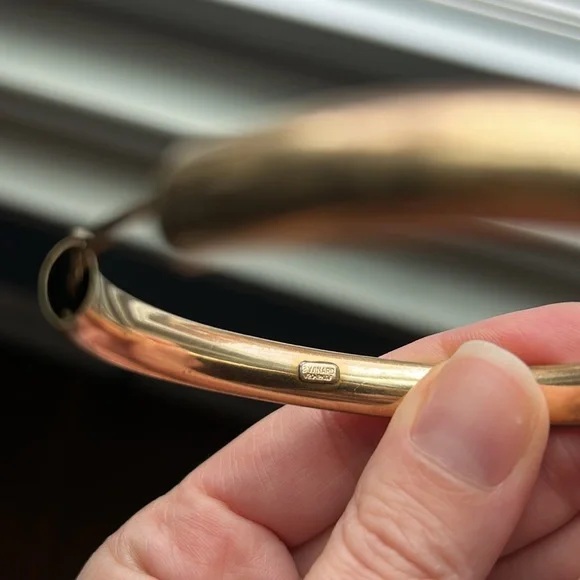 Vintage Winard 12K Gold Filled Hinged Bangle Bracelet - Picture 8 of 15